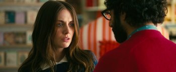 Movie still from “How to Be Single” (2016), directed by Christian Ditter – A woman and a man talking to each other; Close Up shot, Over the shoulder angle