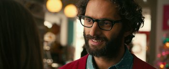 Movie still from “How to Be Single” (2016), directed by Christian Ditter – A person wearing glasses and a sweater; Close Up shot, Over the shoulder angle