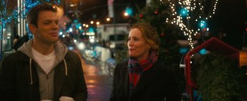 Movie still from “How to Be Single” (2016), directed by Christian Ditter – A woman wearing a scarf standing on the sidewalk; Medium shot, Over the shoulder angle