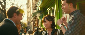 Movie still from “How to Be Single” (2016), directed by Christian Ditter – A person on a city street; Close Up shot, Over the shoulder angle