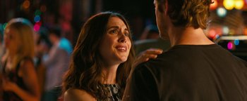 Movie still from “How to Be Single” (2016), directed by Christian Ditter – A person standing next to another person; Close Up shot, Over the shoulder angle