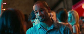 Movie still from “How to Be Single” (2016), directed by Christian Ditter – A person wearing a blue shirt; Close Up shot, Over the shoulder angle