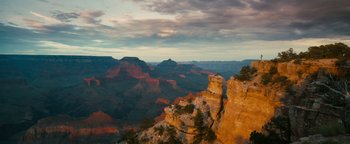 Movie still from “How to Be Single” (2016), directed by Christian Ditter – A view of the grand canyon at sunset; Extreme Wide shot, High angle