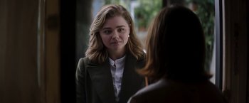 Movie still from “Greta” (2018), directed by Neil Jordan – A woman in a green jacket looking at a woman in a white shirt; Close Up shot, Over the shoulder angle