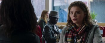 Movie still from “Greta” (2018), directed by Neil Jordan – A group of people sitting in a room; Close Up shot, Over the shoulder angle