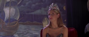 Movie still from “I Know What You Did Last Summer” (1997), directed by Jim Gillespie – A woman wearing a tiara and a necklace; Close Up shot, Over the shoulder angle