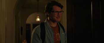 Movie still from “Halloween Ends” (2022), directed by David Gordon Green – A man wearing glasses and a backpack; Close Up shot, Over the shoulder angle