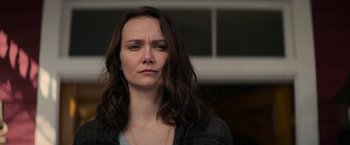 Movie still from “Halloween Ends” (2022), directed by David Gordon Green – A person with long brown hair; Close Up shot, Over the shoulder angle