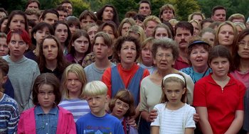 Movie still from “Happy Gilmore” (1996), directed by Dennis Dugan – A large group of people standing in front of each other; Medium shot, High angle
