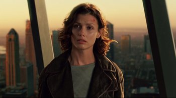 Movie still from “I, Robot” (2004), directed by Alex Proyas – A woman in a leather jacket looking into the distance; Close Up shot, Over the shoulder angle