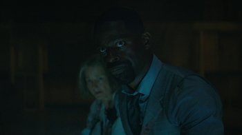 Movie still from “Hotel Artemis” (2018), directed by Drew Pearce – A man and a woman in a dark room; Close Up shot, Over the shoulder angle
