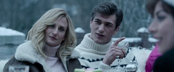 Movie still from “House of Gucci” (2021), directed by Ridley Scott – A man and a woman sitting next to each other; Close Up shot, Over the shoulder angle