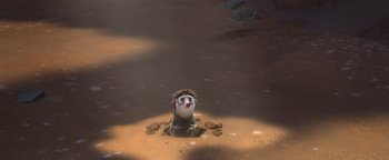 Movie still from “Ice Age: Continental Drift” (2012), directed by Michael Thurmeier – An animal is standing in the sand looking at the camera; Wide shot, High angle