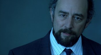 Movie still from “I Am Sam” (2001), directed by Jessie Nelson – A person wearing a suit and tie; Close Up shot, Over the shoulder angle