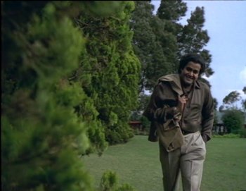 Movie still from “Iruvar” (1997), directed by Mani Ratnam – Medium shot, Low angle