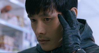 Movie still from “I Saw the Devil” (2010), directed by Jee-woon Kim – A person wearing a glove; Close Up shot, Overhead angle