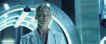Movie still from “I, Frankenstein” (2014), directed by Stuart Beattie – A woman standing in front of a circular object; Close Up shot, Over the shoulder angle