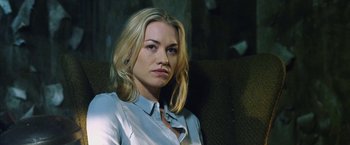 Movie still from “I, Frankenstein” (2014), directed by Stuart Beattie – A woman with blonde hair sitting in front of a wall; Close Up shot, Over the shoulder angle