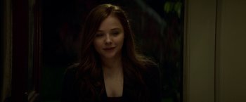 Movie still from “If I Stay” (2014), directed by R.J. Cutler – A woman with long brown hair wearing a black jacket; Close Up shot, Over the shoulder angle