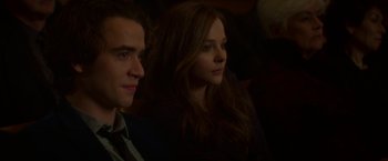Movie still from “If I Stay” (2014), directed by R.J. Cutler – A man and a woman sitting next to each other; Close Up shot, Over the shoulder angle