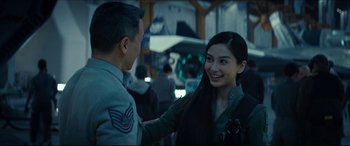 Movie still from “Independence Day: Resurgence” (2016), directed by Roland Emmerich – A man and a woman are talking to each other; Close Up shot, Over the shoulder angle