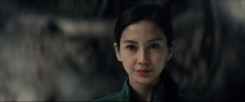 Movie still from “Independence Day: Resurgence” (2016), directed by Roland Emmerich – A person wearing a green jacket; Close Up shot, Over the shoulder angle