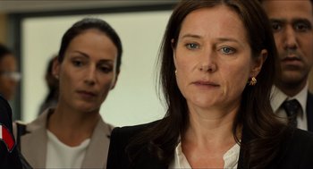 Movie still from “Inferno” (2016), directed by Ron Howard – Two women standing next to each other in front of a mirror; Close Up shot, Over the shoulder angle