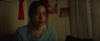 Movie still from “Ingrid Goes West” (2017), directed by Matt Spicer – A young woman is sitting in front of some pictures; Close Up shot, Over the shoulder angle