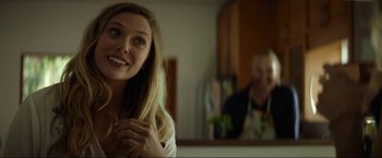 Movie still from “Ingrid Goes West” (2017), directed by Matt Spicer – A woman standing in front of a bathroom mirror; Close Up shot, Over the shoulder angle