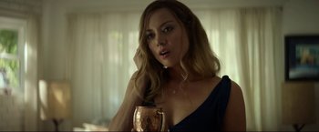 Movie still from “Ingrid Goes West” (2017), directed by Matt Spicer – A beautiful woman holding a wine glass in her hand; Close Up shot, Over the shoulder angle