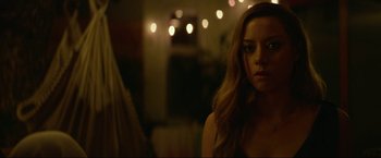 Movie still from “Ingrid Goes West” (2017), directed by Matt Spicer – A beautiful young woman with long blonde hair standing in a room; Close Up shot, Over the shoulder angle
