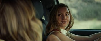 Movie still from “Ingrid Goes West” (2017), directed by Matt Spicer – A woman sitting in the back seat of a car; Close Up shot, Over the shoulder angle