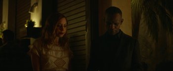 Movie still from “Ingrid Goes West” (2017), directed by Matt Spicer – A man and a woman standing next to each other in a room; Medium shot, Low angle