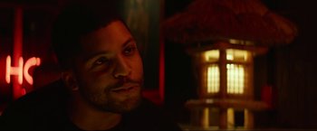 Movie still from “Ingrid Goes West” (2017), directed by Matt Spicer – A person sitting at a table; Close Up shot, Over the shoulder angle