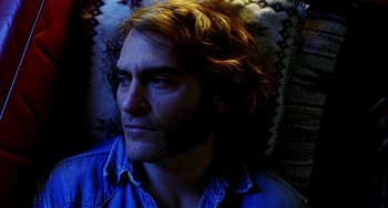 Movie still from “Inherent Vice” (2014), directed by Paul Thomas Anderson – A person wearing a blue shirt; Close Up shot, Overhead angle