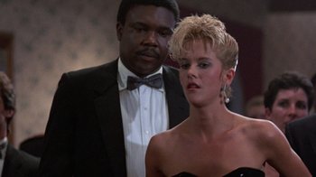 Movie still from “Innerspace” (1987), directed by Joe Dante – A man and a woman standing next to each other; Close Up shot, Low angle