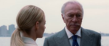 Movie still from “Inside Man” (2006), directed by Spike Lee – An older man and a young woman standing next to each other; Close Up shot, Low angle