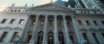 Movie still from “Inside Man” (2006), directed by Spike Lee – A large building with columns and statues on the front of it; Extreme Wide shot, Low angle