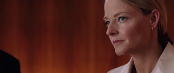 Movie still from “Inside Man” (2006), directed by Spike Lee – A person with blue eyes; Close Up shot, Over the shoulder angle