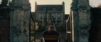 Movie still from “Into the Woods” (2014), directed by Rob Marshall – An old fashioned carriage driving in front of a large house; Extreme Wide shot, Low angle