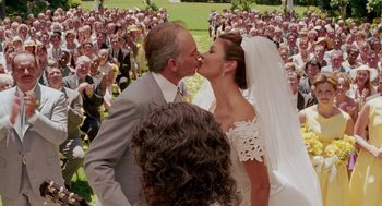 Movie still from “Intolerable Cruelty” (2003), directed by Joel Coen – A man and a woman kissing in front of a crowd; Close Up shot, Low angle