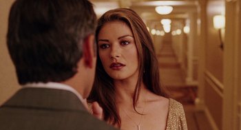 Movie still from “Intolerable Cruelty” (2003), directed by Joel Coen – A man and a woman are looking at one another; Close Up shot, Over the shoulder angle