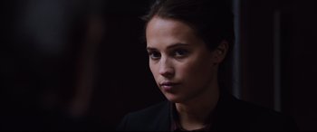 Movie still from “Jason Bourne” (2016), directed by Paul Greengrass – A person wearing a jacket; Close Up shot, Over the shoulder angle