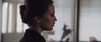 Movie still from “Jason Bourne” (2016), directed by Paul Greengrass – A person's face in front of a window; Close Up shot, Over the shoulder angle
