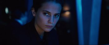 Movie still from “Jason Bourne” (2016), directed by Paul Greengrass – A person wearing a suit and tie; Close Up shot, Over the shoulder angle