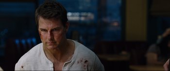 Movie still from “Jack Reacher: Never Go Back” (2016), directed by Edward Zwick – A man in a white shirt with blood all over his face; Close Up shot, Over the shoulder angle