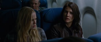 Movie still from “Jack Reacher: Never Go Back” (2016), directed by Edward Zwick – Two people sitting on a plane looking at each other; Close Up shot, Over the shoulder angle