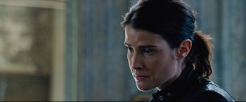 Movie still from “Jack Reacher: Never Go Back” (2016), directed by Edward Zwick – A person wearing a black shirt; Close Up shot, Over the shoulder angle