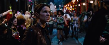 Movie still from “Jack Reacher: Never Go Back” (2016), directed by Edward Zwick – A person on a city street at night; Close Up shot, Over the shoulder angle