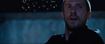 Movie still from “Jack Reacher: Never Go Back” (2016), directed by Edward Zwick – A person looking up at the sky; Close Up shot, Low angle